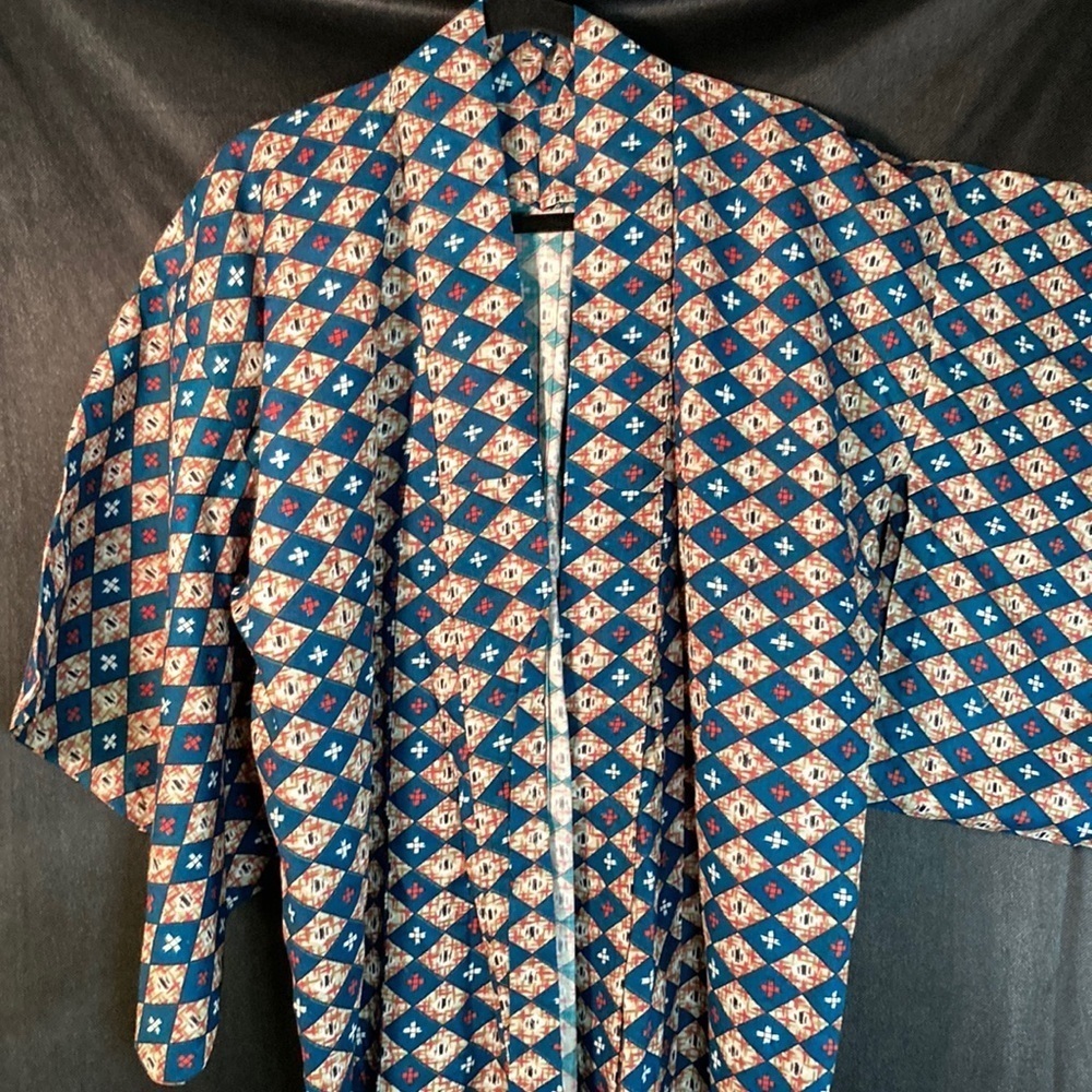 Vintage 1950’s kimono.‎ Feels like a textured silk. Teal and orange. Xl.  box D